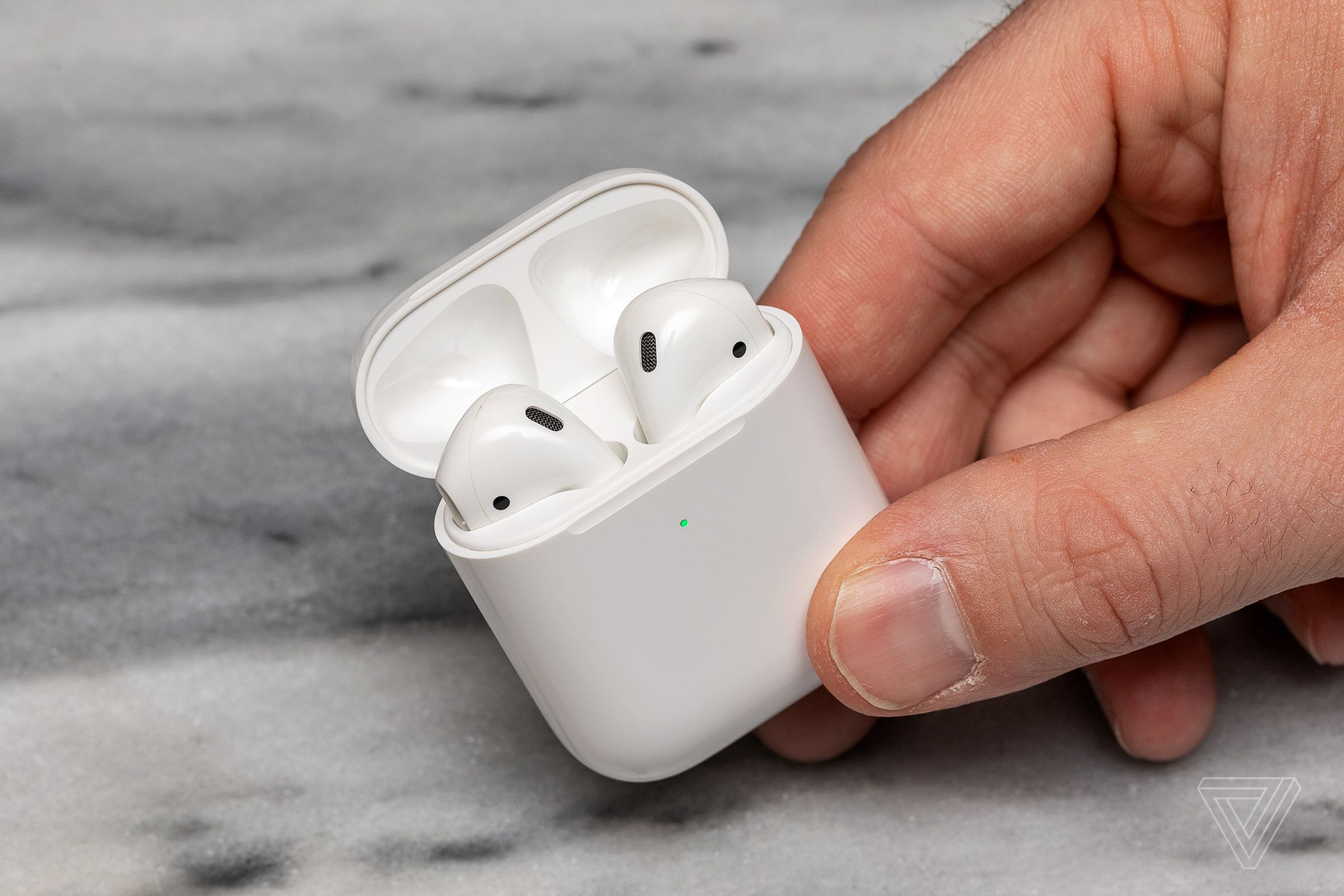 Τα AirPods δεύτερης γενιάς της Apple