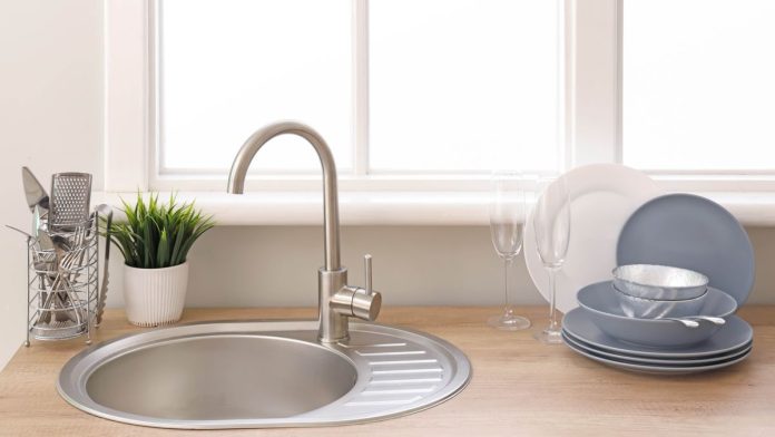 Kitchen sink and dishes