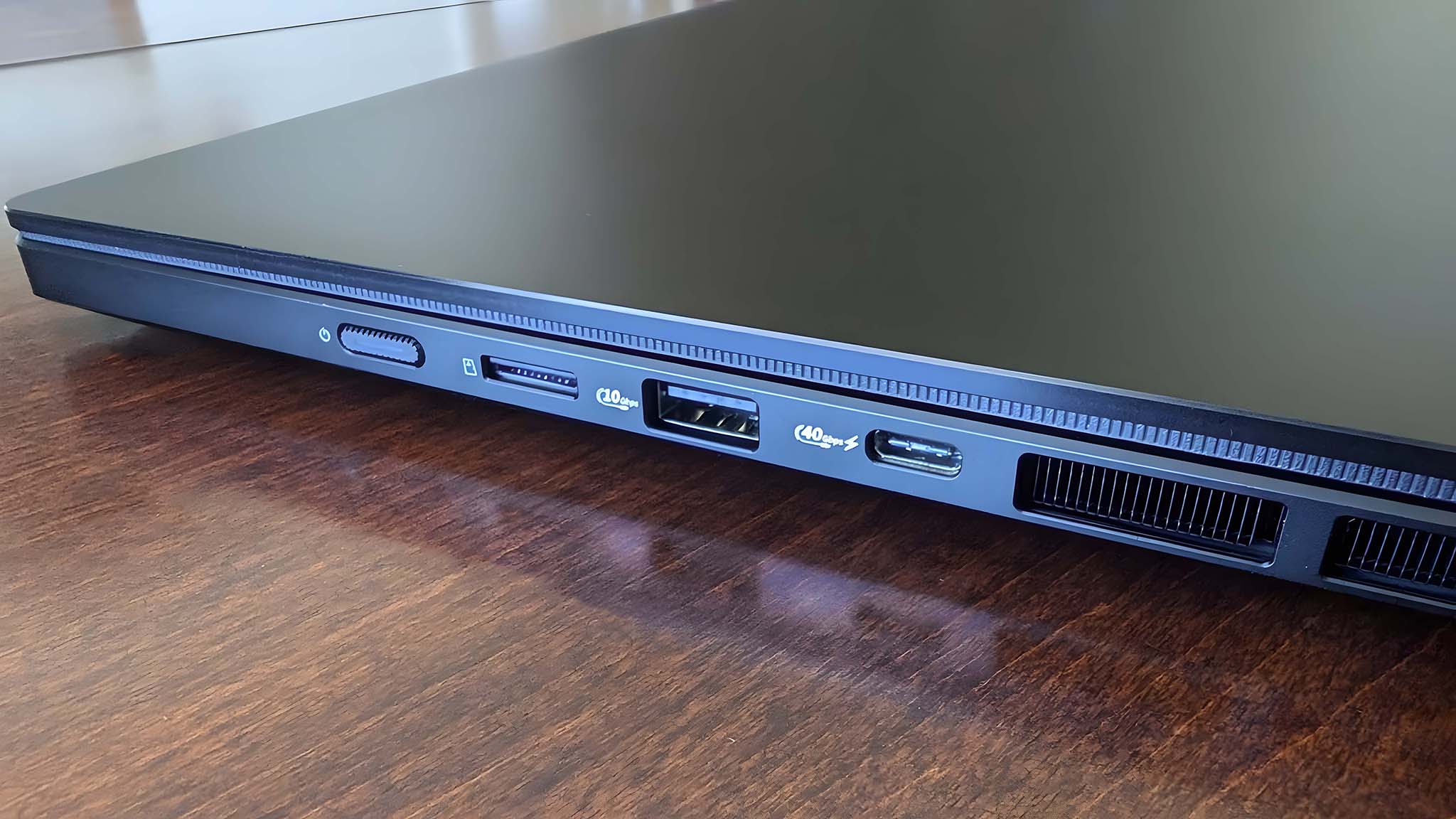 ASUS ProArt PX13 right ports.