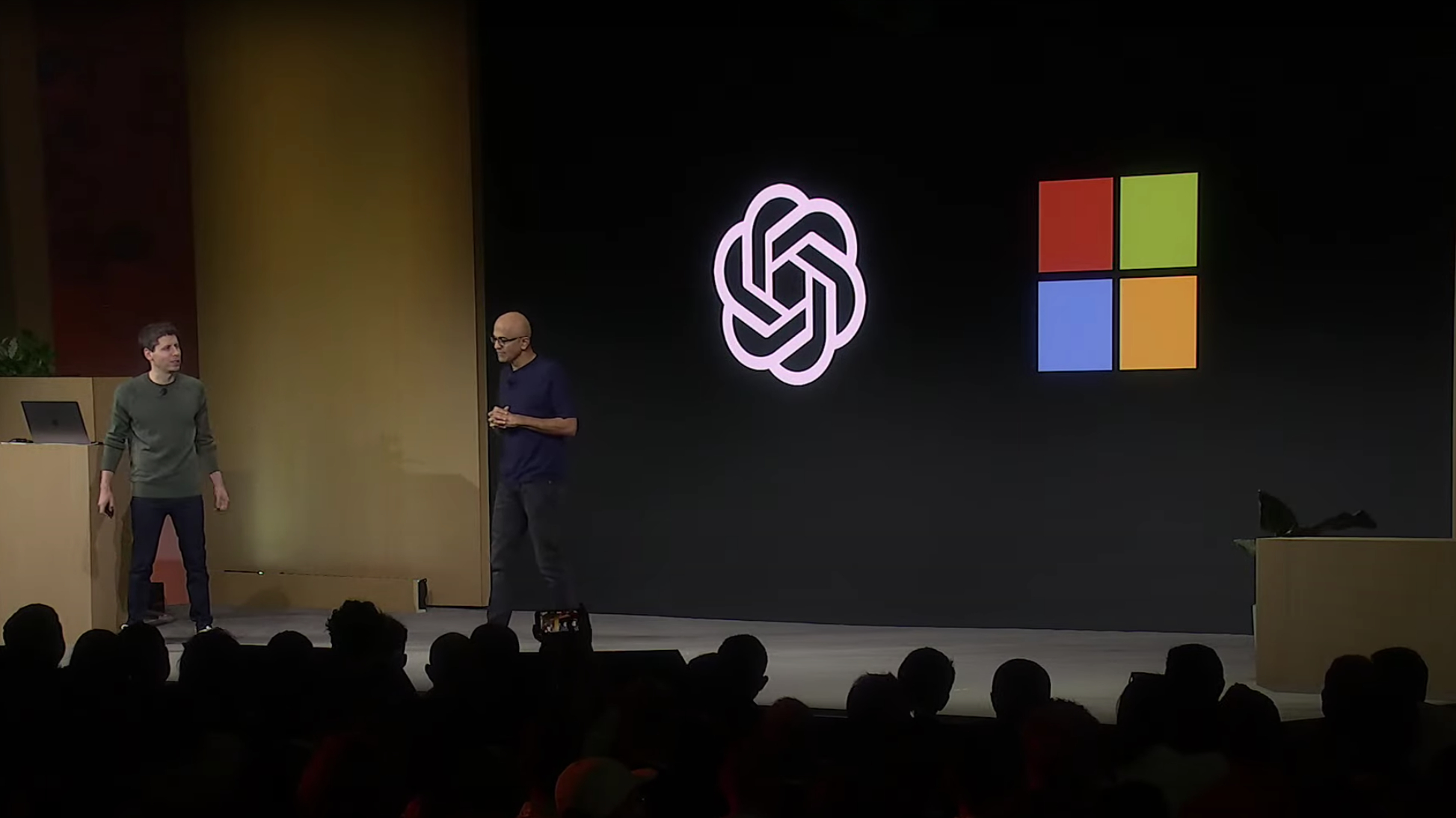 Η Satya Nadella και ο Sam Altman στο OpenAI Dev Day