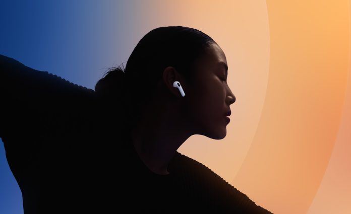 AirPods 4: Χωρίς καλώδιο φόρτισης στη συσκευασία και... Άγριο κράξιμο!