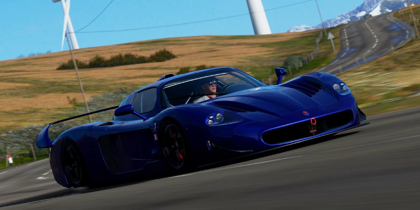 Στρογγυλοποίηση Forza Horizon 4 Maserati MC12 FE σε όψη πεδίου τρία τέταρτα