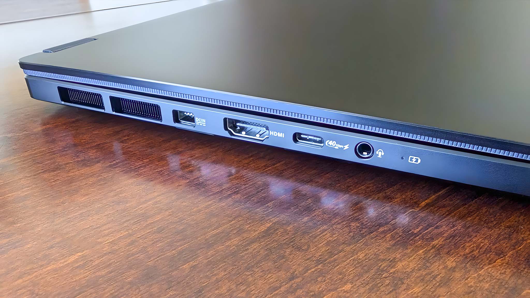 ASUS ProArt PX13 right ports.