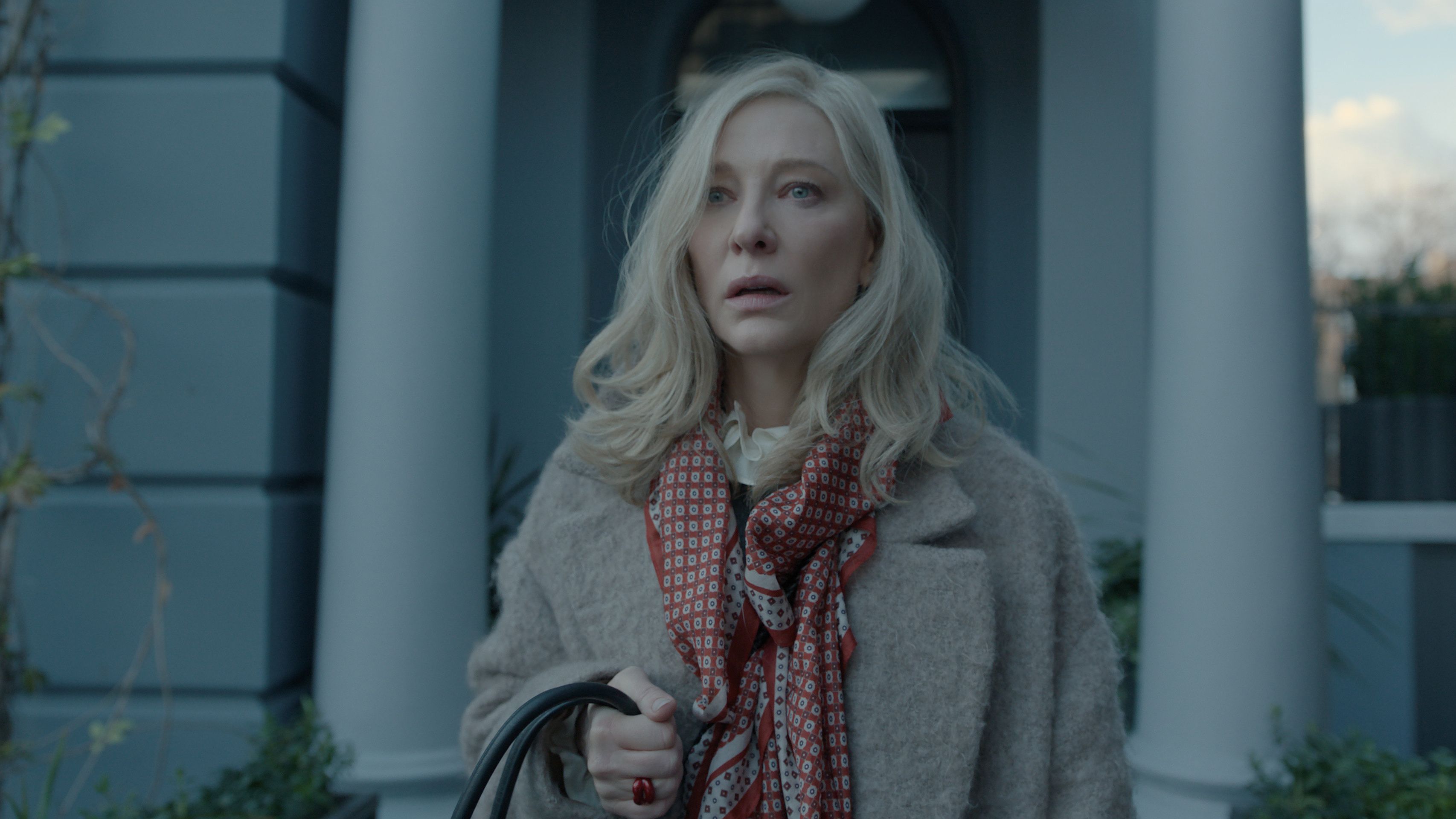 Η Catherine (Cate Blanchett) δείχνει σοκαρισμένη στο θρίλερ της Apple TV Plus 