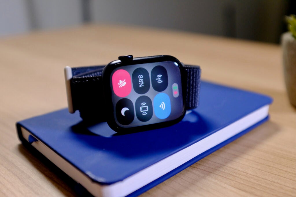 Apple Watch Series 9 στον πίνακα που δείχνει συντομεύσεις