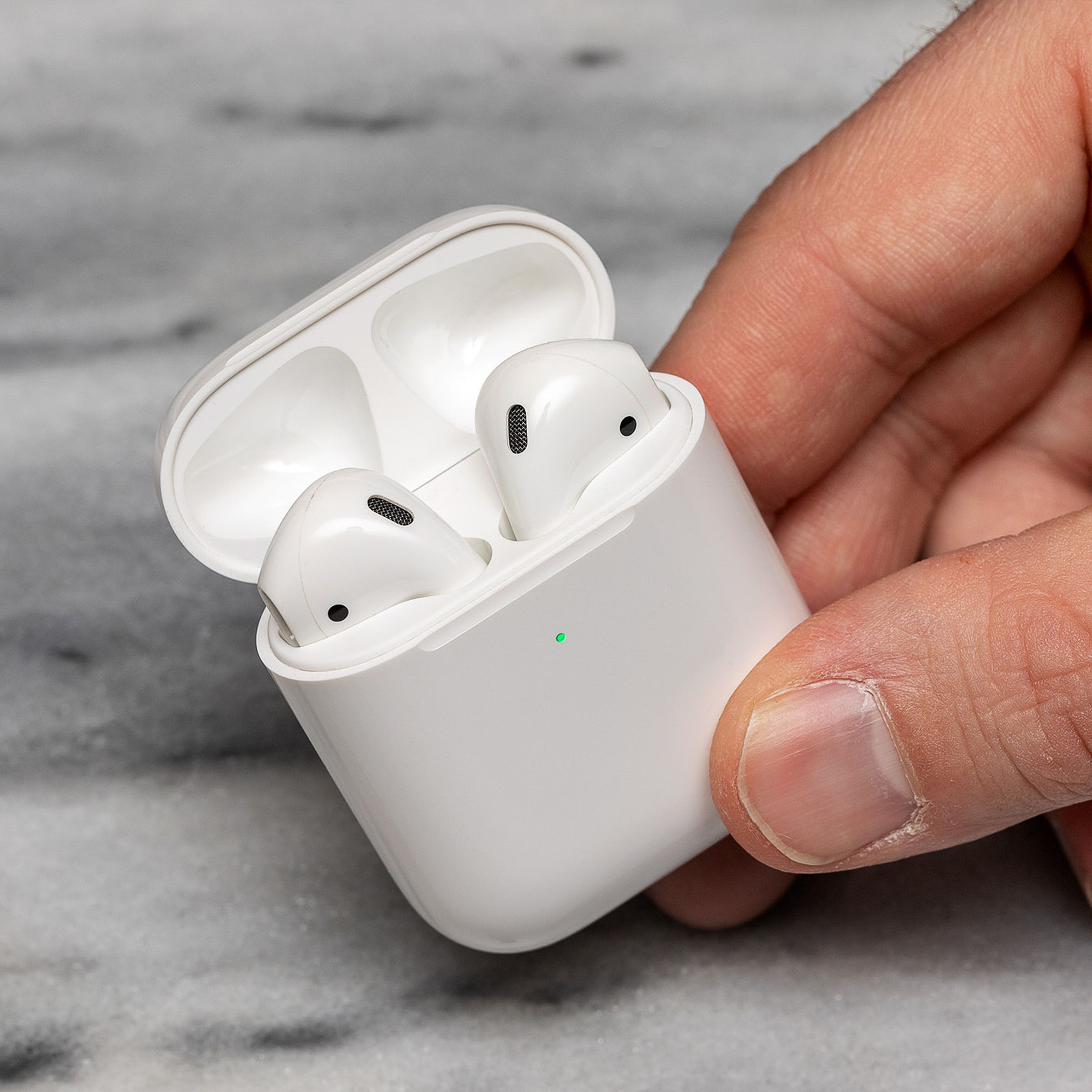 Τα AirPods δεύτερης γενιάς της Apple