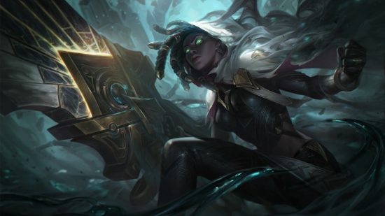 Λίστα επιπέδου League of Legends: μια γυναίκα σκιασμένη, κρατώντας ένα τεράστιο όπλο.