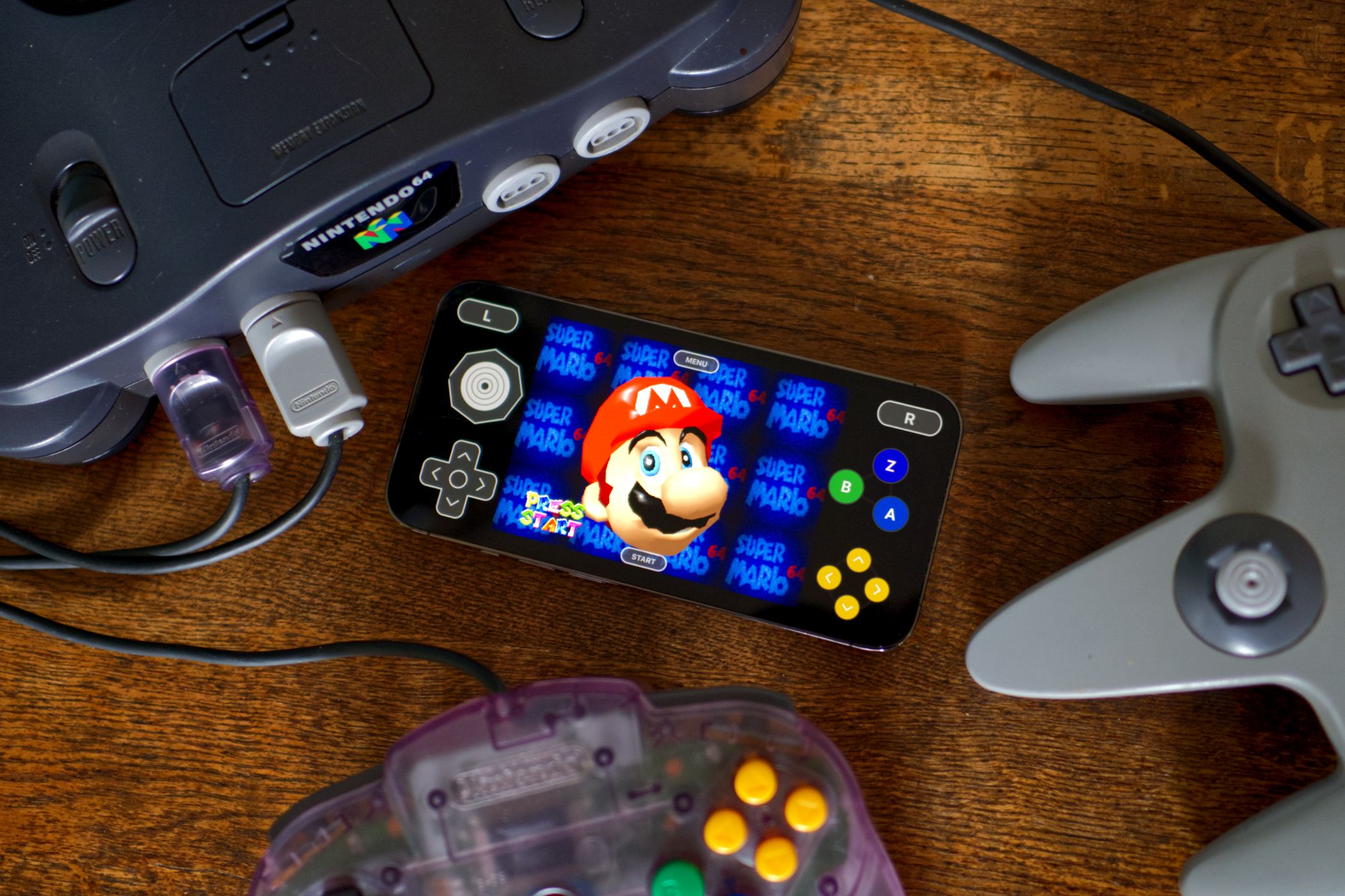 Το παιχνίδι Nintendo 64 Super Mario 64 τρέχει σε iPhone μέσω Delta.