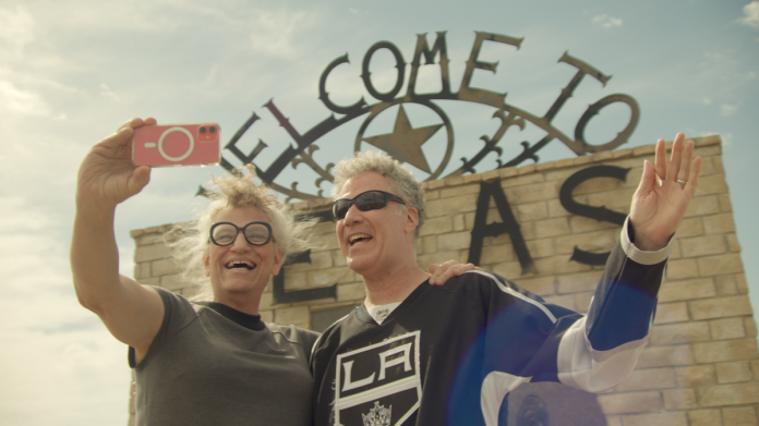 (From l to r) Harper Steele and Will Ferrell pose in front of a Welcome to Texas sign in Will &amp; Harper on Netflix