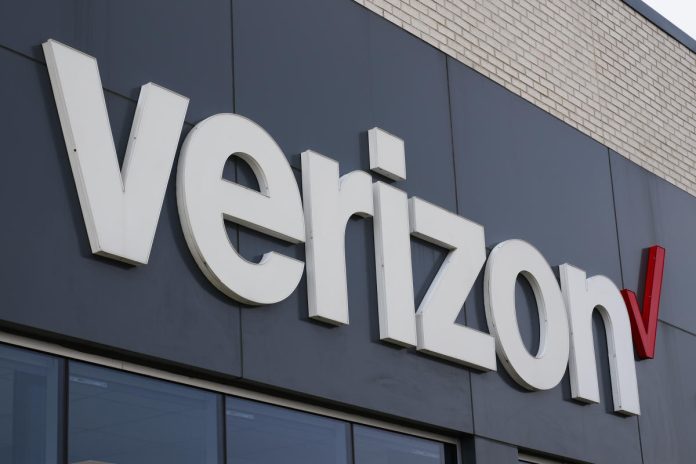 Η Verizon επιβεβαιώνει ότι μια διακοπή δικτύου επηρεάζει τους πελάτες κινητής τηλεφωνίας σε όλες τις ΗΠΑ
