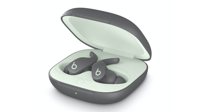 Το Beats Fit Pro της Apple μπορεί απλώς να είναι καλύτερο από τα AirPods 4 σε αυτή την πολύ μειωμένη τιμή
