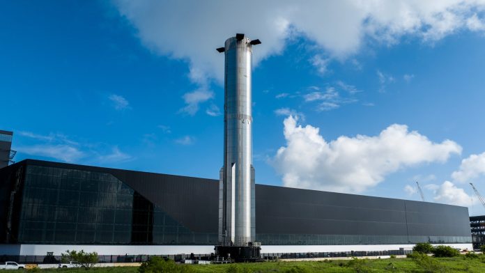 Η SpaceX έλαβε άδεια FCC για την πτήση με Starship 5 Comms & Tests Tower Catch Arms
