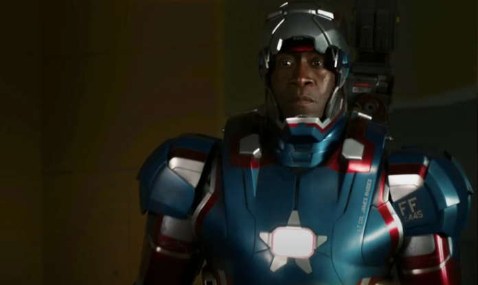 Ο πρωταγωνιστής του MCU Don Cheadle αντέδρασε με τον τρόπο που κάνατε στην επιστροφή του Robert Downey Jr.
