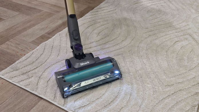 Shark PowerDetect Cordless Vacuum being demoed at IFA