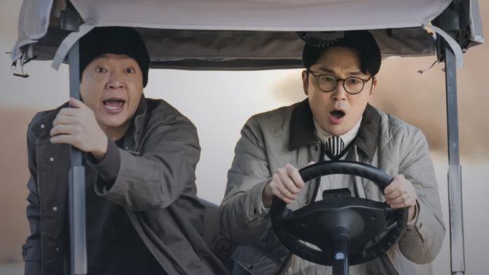 Mu Jung-ryeok (Park Ji-hwan) and Jeong Jeong-hwan (Seo Hyun-woo) look worried as they drive a buggy in Seoul Busters