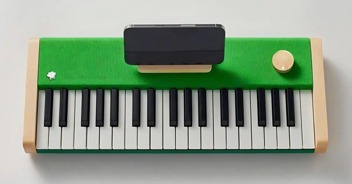 The Loog x Duolingo piano with a phone mount attached.