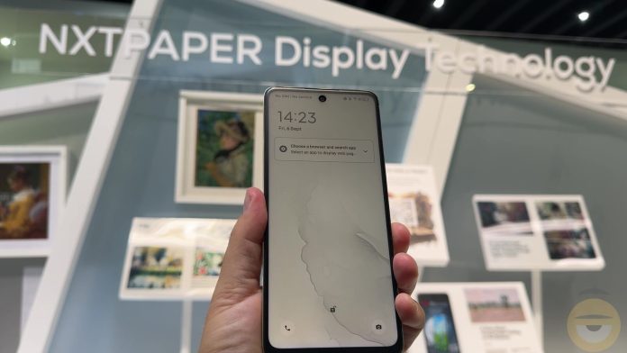 Η νέα γενιά των NXTPAPER smartphones της TCL διαθέτει ένα ξεχωριστό κουμπί