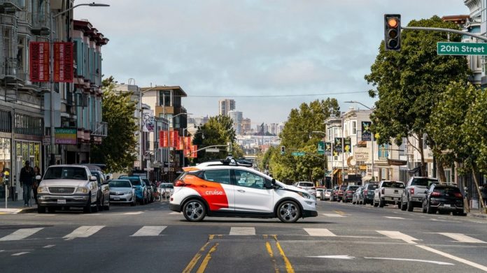 Cruise-car-in-San-Francisco-streets